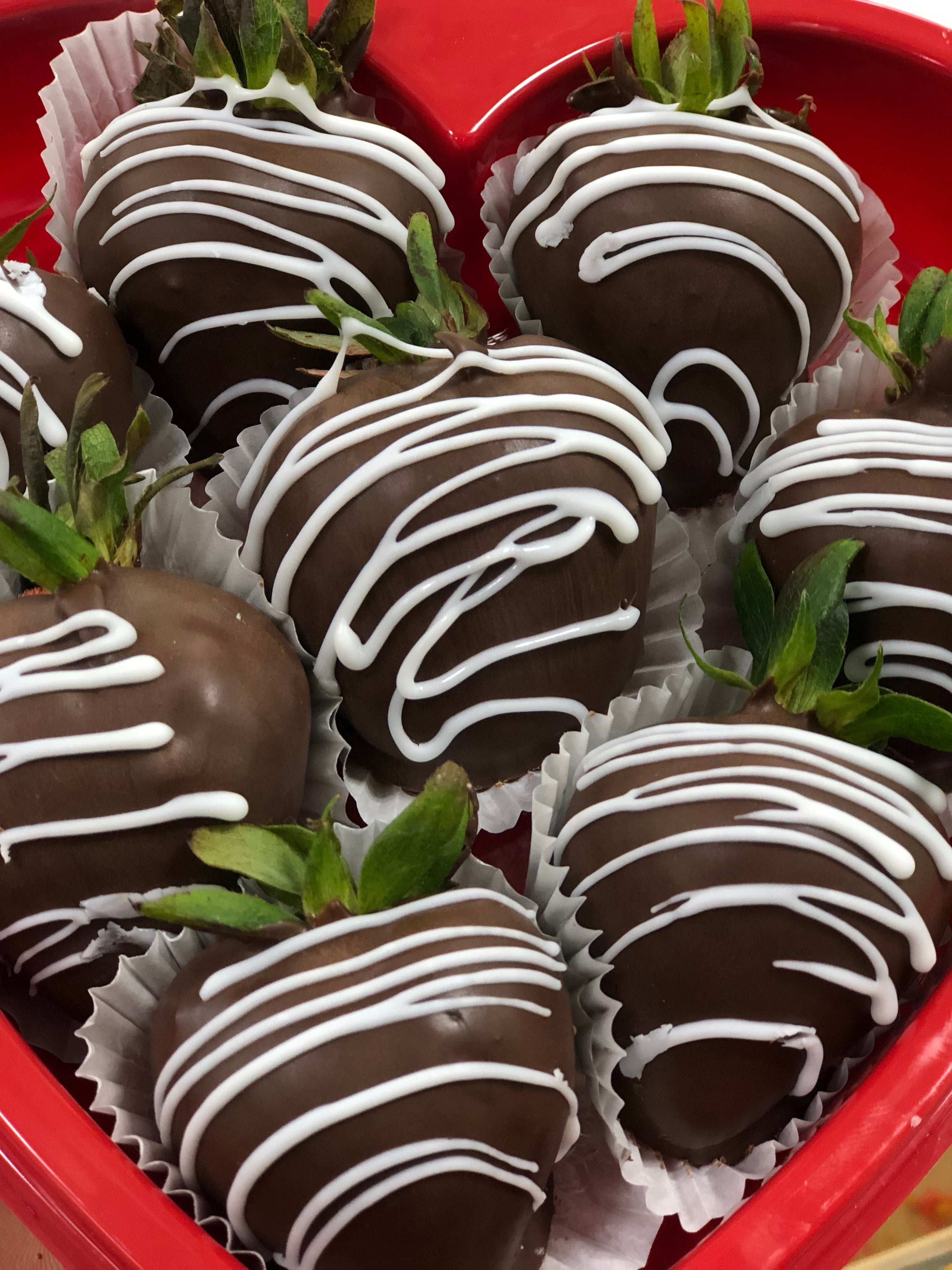 Chocolate Covered Strawberries - 9 pcs - Heart Shaped Holder