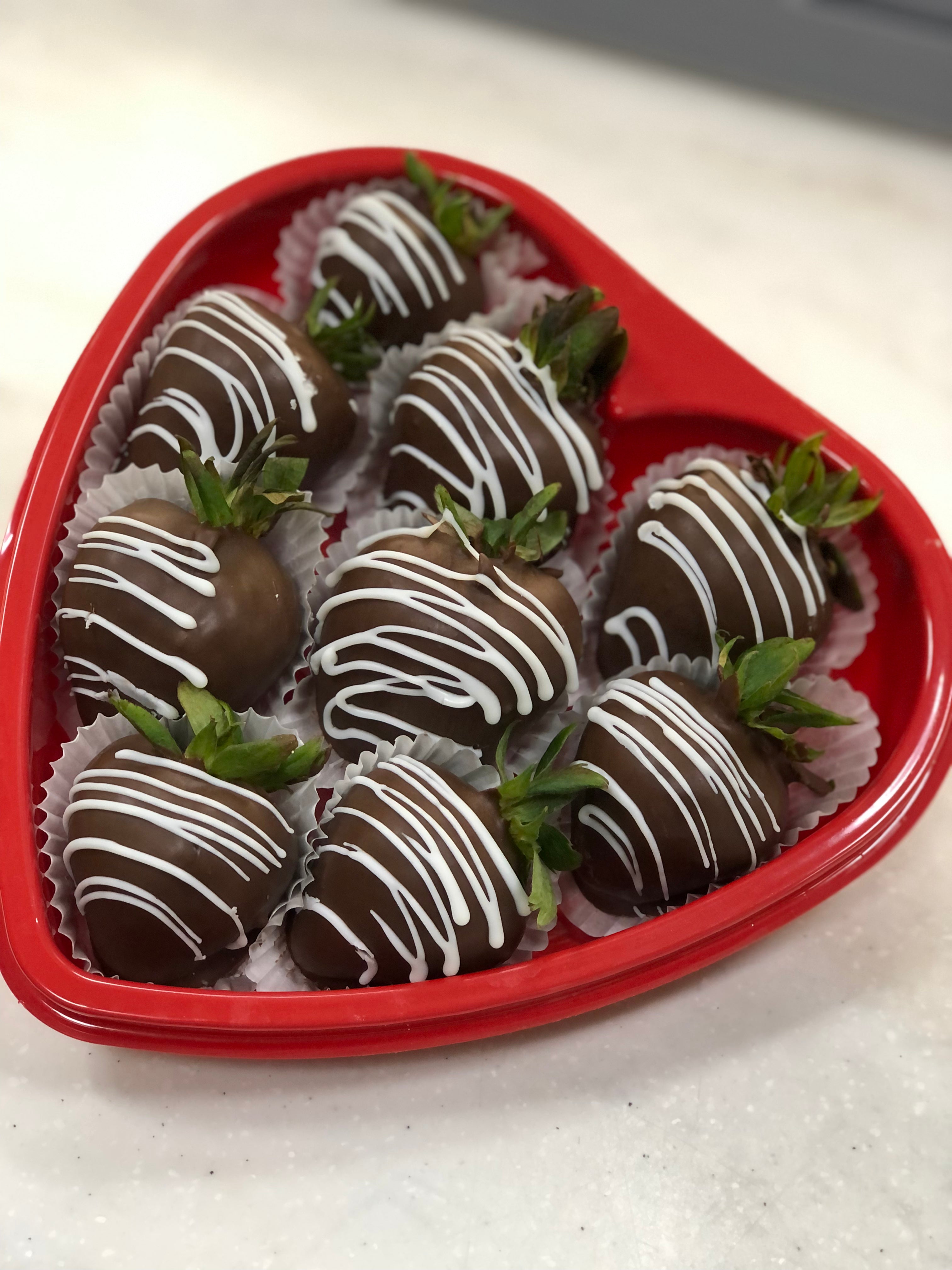 Chocolate Covered Strawberries - 9 pcs - Heart Shaped Holder